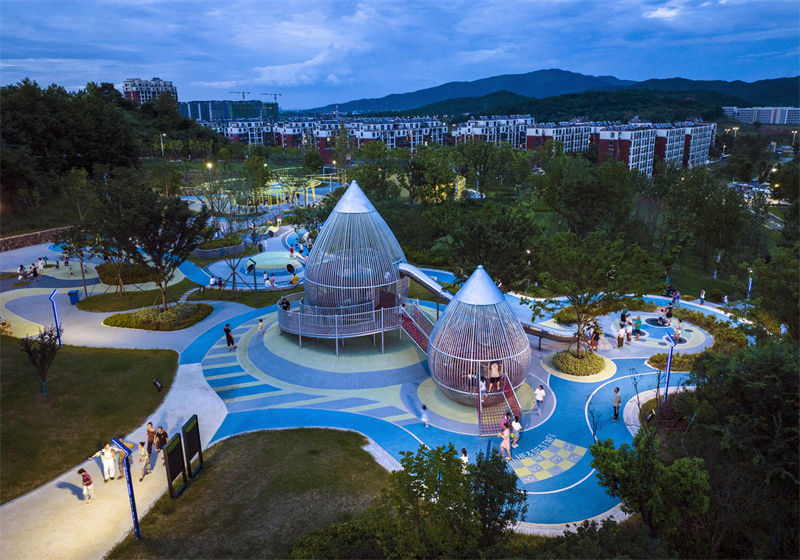 Anhui : l'engouement pour le fitness pendant les nuits d'été à Wuhu