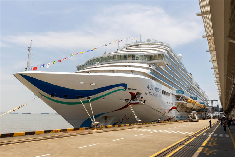 Photo prise le 26 mai 2024 du navire de croisière Adora Magic City à quai au terminal international de croisière de Wusongkou, à Shanghai, dans l'est de la Chine. (Photo : Wang Xiang)