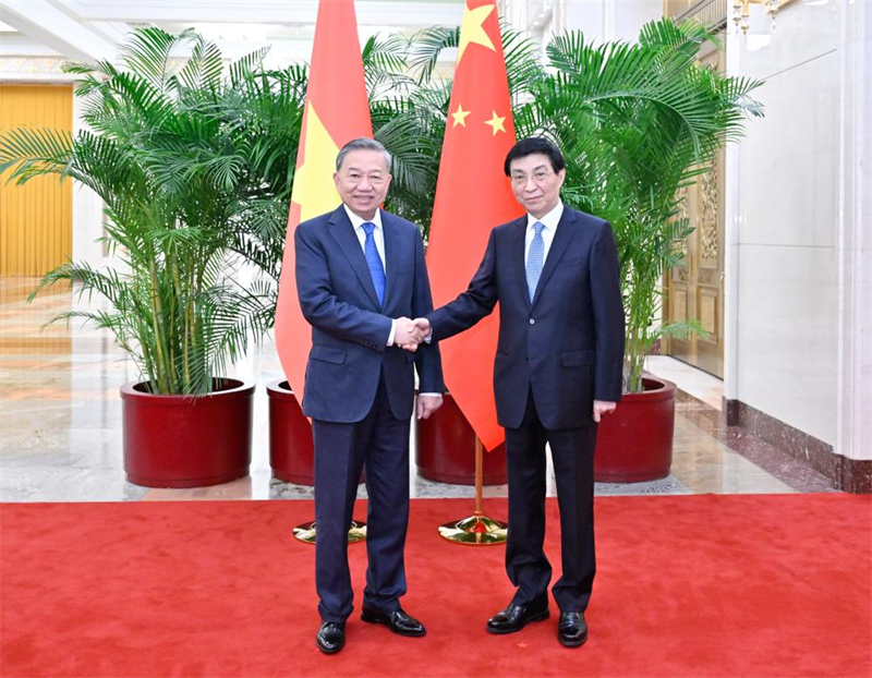 Le plus haut conseiller politique chinois rencontre le plus haut dirigeant du Vietnam To Lam