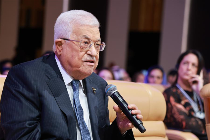 Photo prise le 28 avril 2024 montrant le président palestinien Mahmoud Abbas s