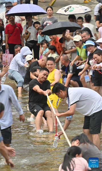 Guangxi : le canton de Wangdong veut créer une marque de « culture de l'eau » et stimuler le tourisme culturel ethnique