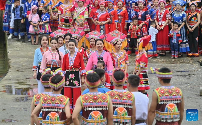 Guangxi : le canton de Wangdong veut créer une marque de « culture de l'eau » et stimuler le tourisme culturel ethnique