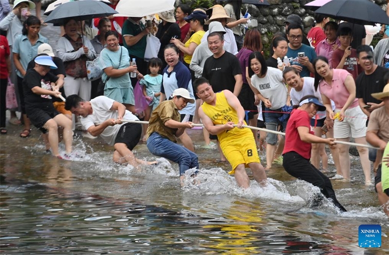 Guangxi : le canton de Wangdong veut créer une marque de « culture de l'eau » et stimuler le tourisme culturel ethnique