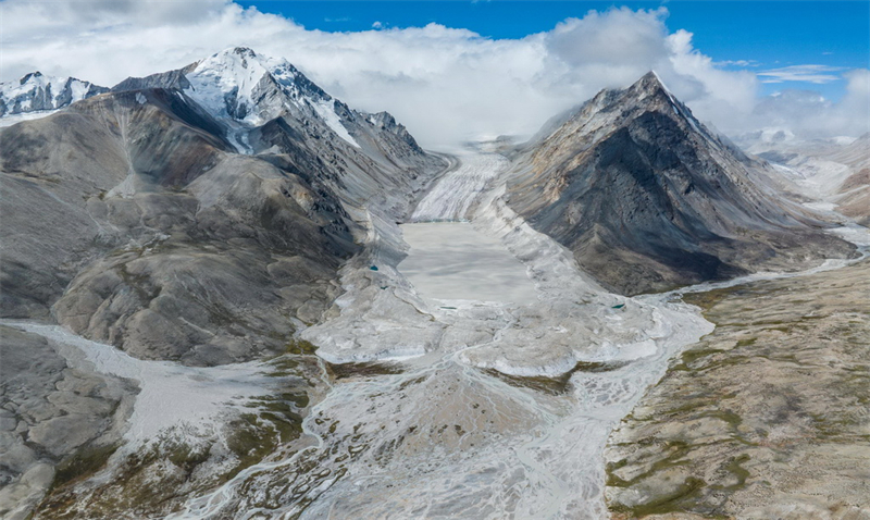 Xizang : la source de la magnifique rivière Yarlung Zangbo