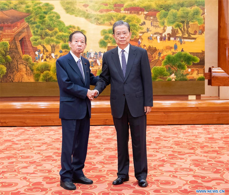 Le plus haut législateur chinois rencontre le président de l'Union des parlementaires de l'amitié Japon-Chine