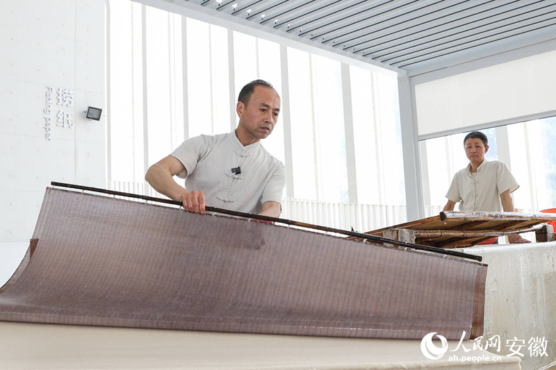 Anhui : un artisan a consacré près de quarante ans à la fabrication du papier de riz Xuan