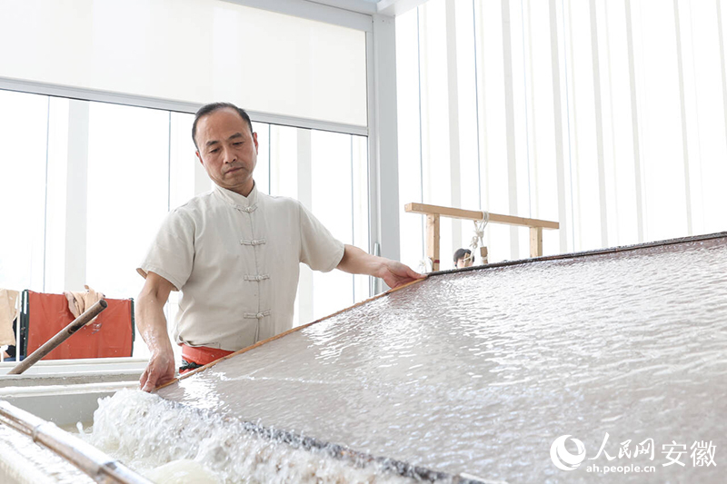 Anhui : un artisan a consacré près de quarante ans à la fabrication du papier de riz Xuan