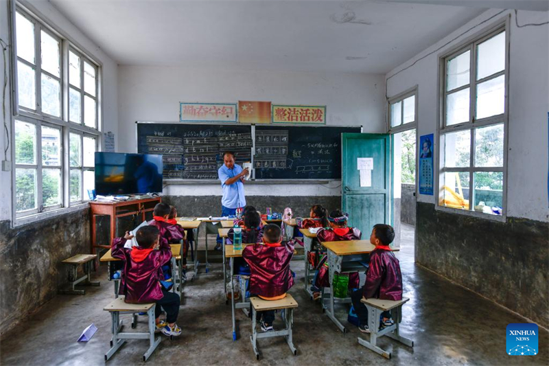 Guizhou : un enseignant unique au service d'une mini-école à Congjiang