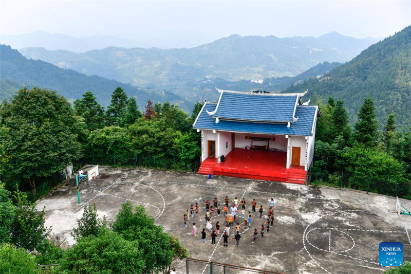 Guizhou : un enseignant unique au service d'une mini-école à Congjiang