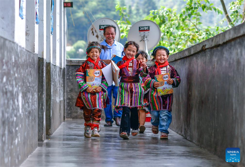 Guizhou : un enseignant unique au service d'une mini-école à Congjiang