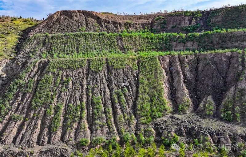 Une photographie aérienne de la mine de basalte située dans la zone montagneuse occidentale du canton de Chenjiawa du comté de Yu, dans la province du Hebei (nord de la Chine). (Photo / Geng Hui)