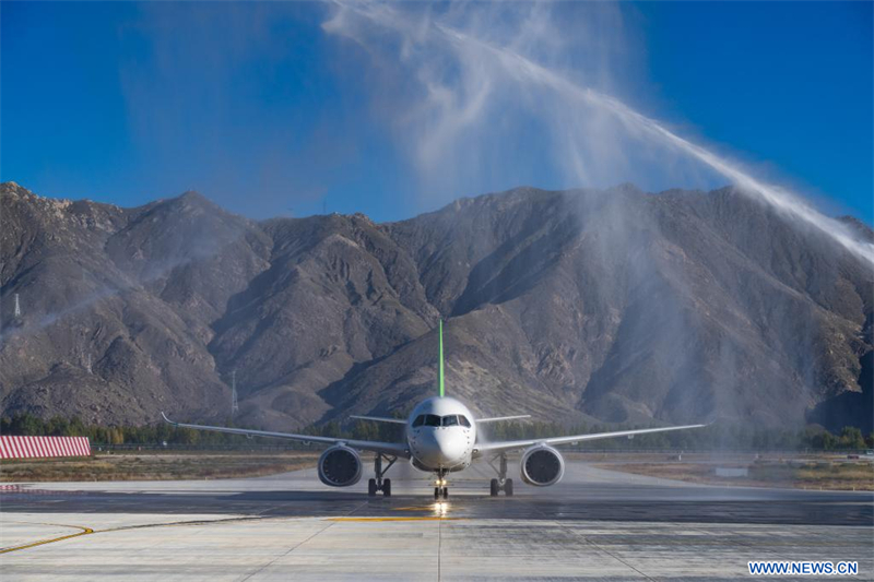 L'avion chinois C919 atterrit pour la première fois au Xizang