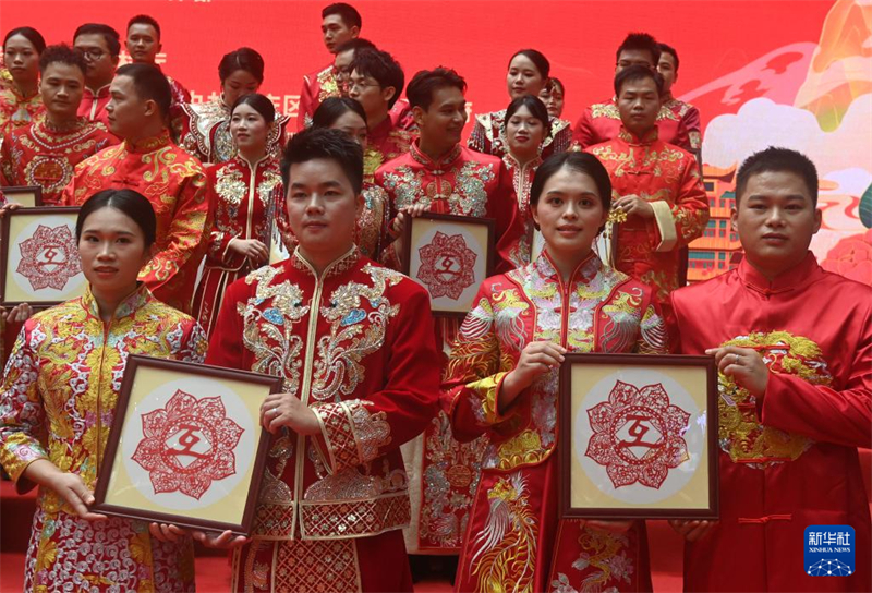 Un mariage collectif de 10 000 personnes organisé dans l'ensemble de la Chine