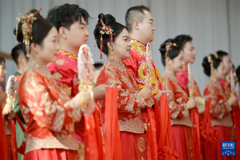 Un mariage collectif de 10 000 personnes organisé dans l'ensemble de la Chine