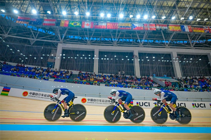 Des athlètes participent aux Championnats du monde de cyclisme sur piste juniors 2024 de l'Union cycliste internationale (UCI) qui se déroulent à Luoyang, dans la province du Henan (centre de la Chine), le 21 août 2024. (Li Weichao / Pic.people.com.cn)