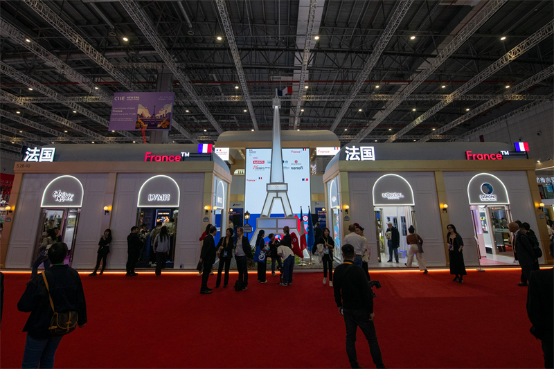 77 pays et organisations internationales présents aux expositions nationales de la CIIE à Shanghai