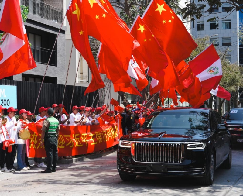 Arrivée de Xi Jinping à Lima pour une visite d'Etat au Pérou et pour une réunion de l'APEC