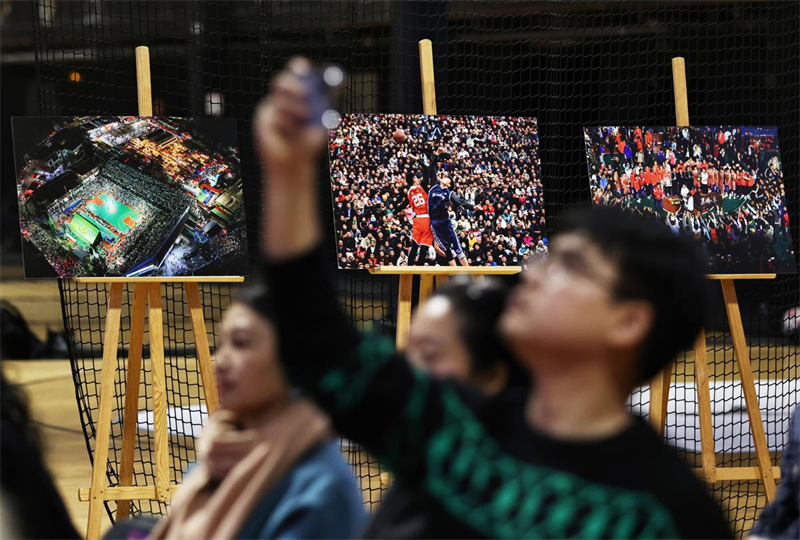 Ouverture d'une exposition photo sur le basket-ball dans la campagne du Guizhou à Paris