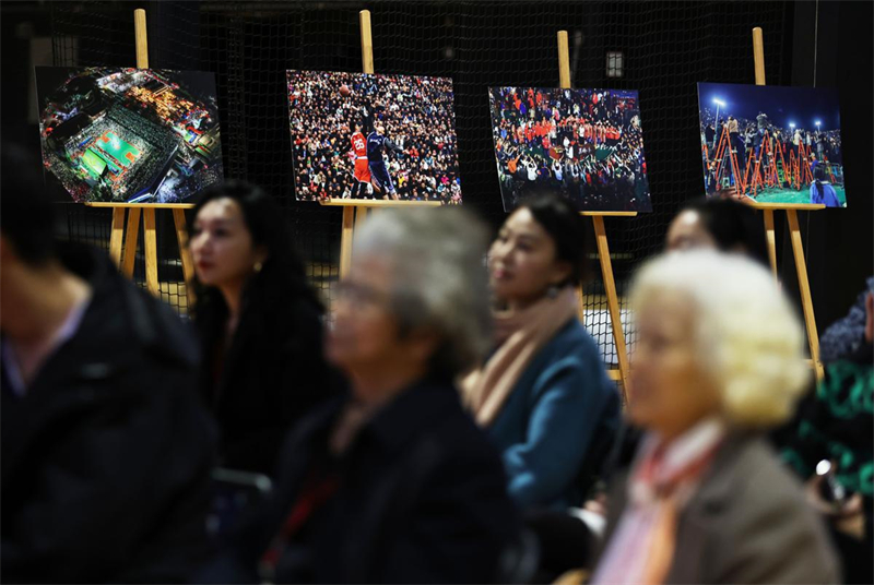 Ouverture d'une exposition photo sur le basket-ball dans la campagne du Guizhou à Paris