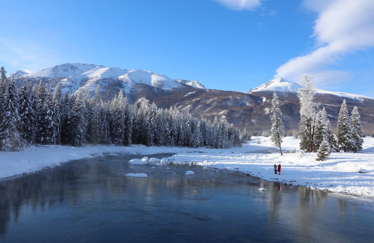 Xinjiang : à Altay, le lac Kanas est aussi beau qu'un pays des fées après la neige