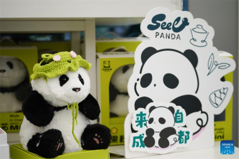 Les jouets innovants chinois sur le thème du panda populaires dans le monde entier