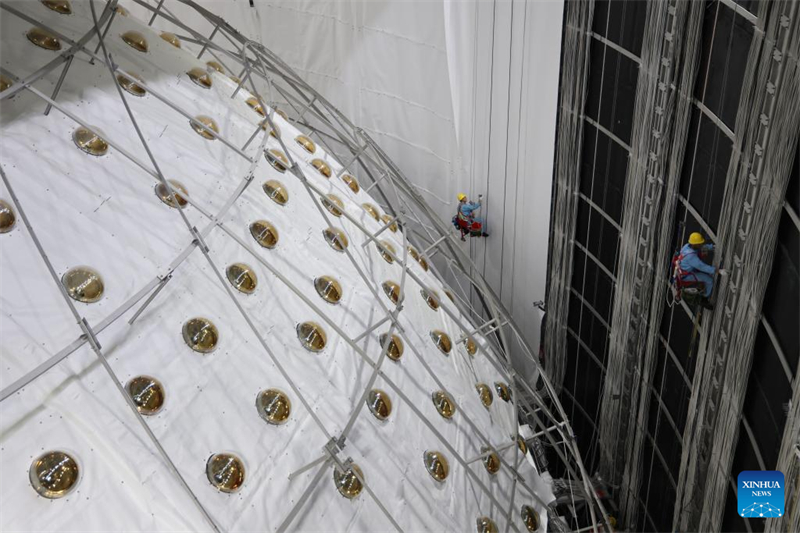 Guangdong : les travaux de l'observatoire souterrain de neutrinos de Jiangmen se poursuivent