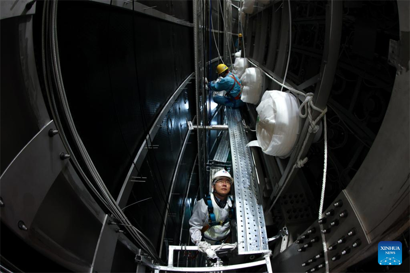 Guangdong : les travaux de l'observatoire souterrain de neutrinos de Jiangmen se poursuivent