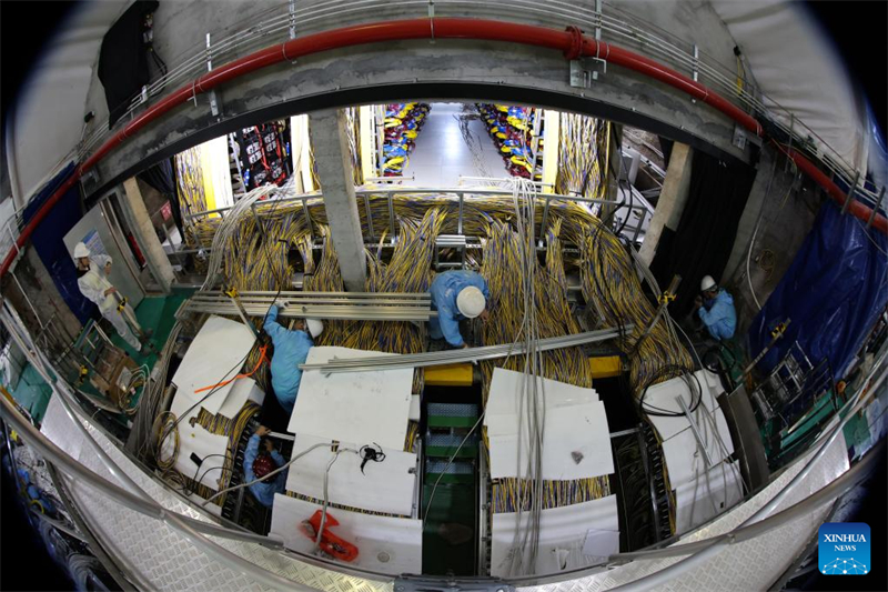 Guangdong : les travaux de l'observatoire souterrain de neutrinos de Jiangmen se poursuivent