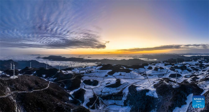 Hubei : des éoliennes sur les monts Zigui à Yichang