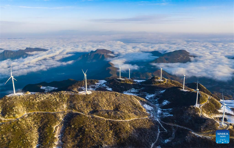 Hubei : des éoliennes sur les monts Zigui à Yichang