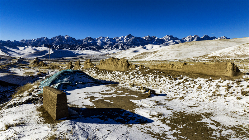 Gansu : le magnifique paysage de la Grande Muraille Ming des monts Wushaoling à Tianzhu