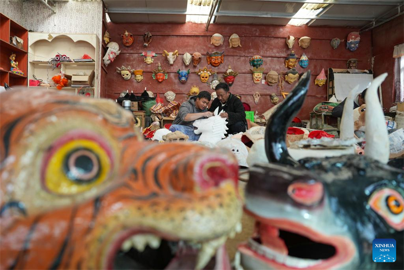 Xizang : histoire en photos d'un héritier de la technique traditionnelle de fabrication de masques tibétains