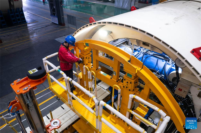 Une machine de forage de tunnels sort de la chaîne de production dans un parc industriel à Changsha, capitale de la province du Hunan (centre de la Chine), le 18 décembre 2024. (Photo / Xinhua)