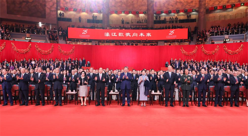 Xi Jinping assiste au gala marquant le 25e anniversaire de la rétrocession de Macao