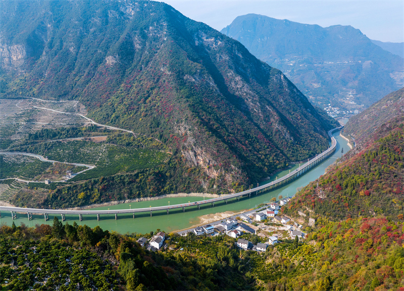 Hubei : la « route aquatique » colorée de Yichang