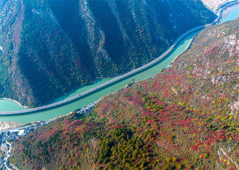 Hubei : la « route aquatique » colorée de Yichang