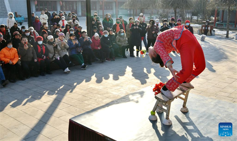 Hebei : les acrobaties traditionnelles de Wuqiao