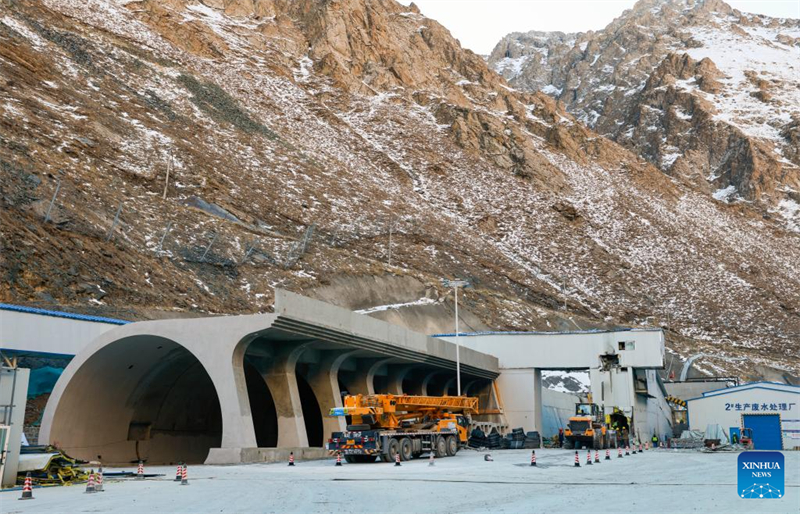 Xinjiang : le plus long tunnel autoroutier du monde bientôt percé