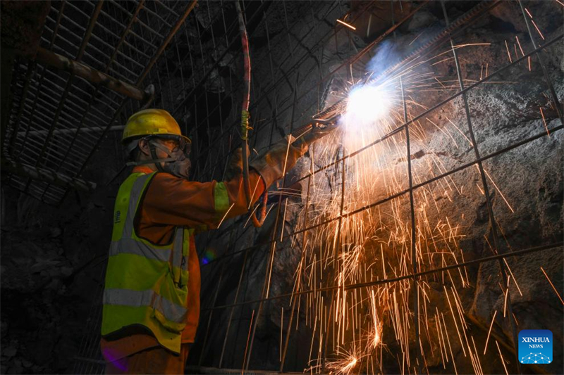 Xinjiang : le plus long tunnel autoroutier du monde bientôt percé