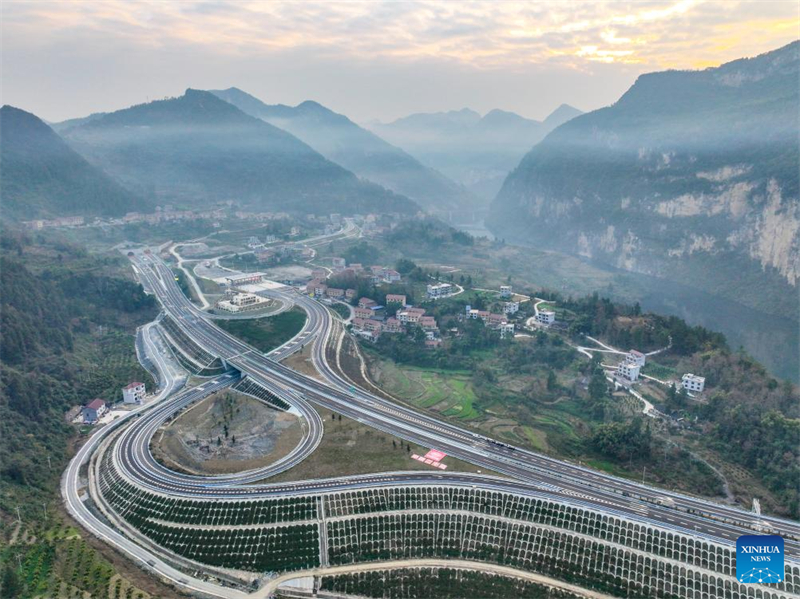 De nouvelles sections de l'autoroute Chongqing-Hunan ouvertes au trafic public