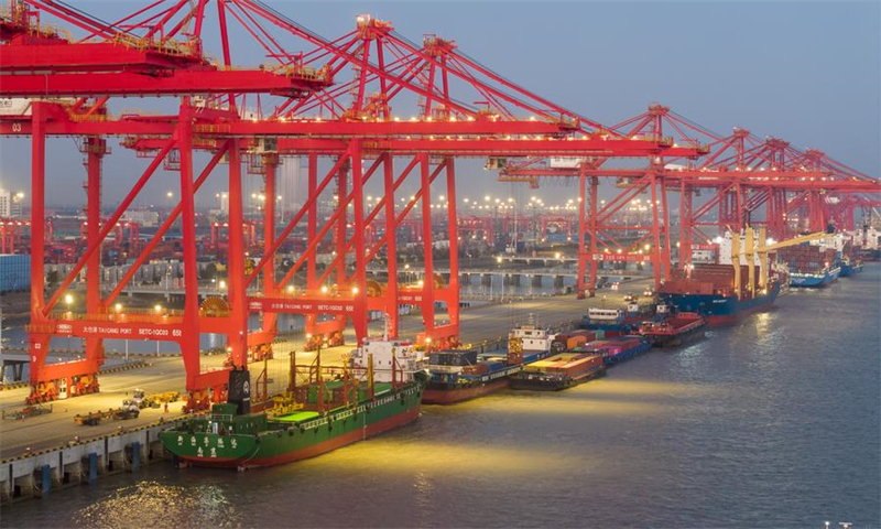 Vue aérienne de la zone portuaire de Taicang du port de Suzhou, dans la province chinoise du Jiangsu (est), le 2 janvier 2025.(Photo : Ji Haixin)