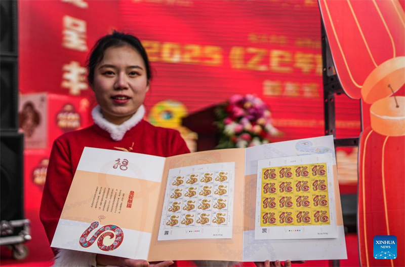 La Chine émet des timbres spéciaux pour célébrer l'Année du Serpent