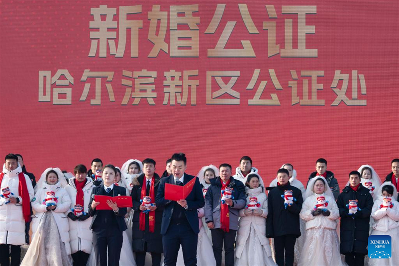 Heilongjiang : un mariage de groupe gratuit organisé au Monde de Glace et de Neige de Harbin