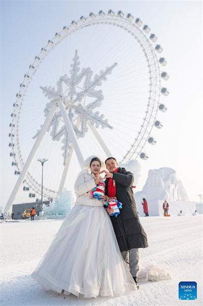 Heilongjiang : un mariage de groupe gratuit organisé au Monde de Glace et de Neige de Harbin