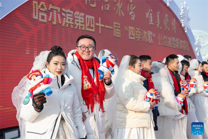 Heilongjiang : un mariage de groupe gratuit organisé au Monde de Glace et de Neige de Harbin