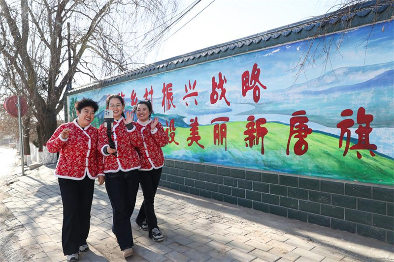 Gansu : à l'approche de la Fête du Printemps, les vloggers et diffuseurs en direct font la promotion des spécialités locales de Qingyang