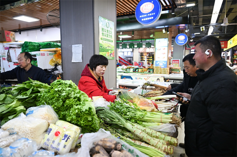 Shaanxi : les marchés de Yan'an préparent un approvisionnement suffisant pour la Fête du Printemps