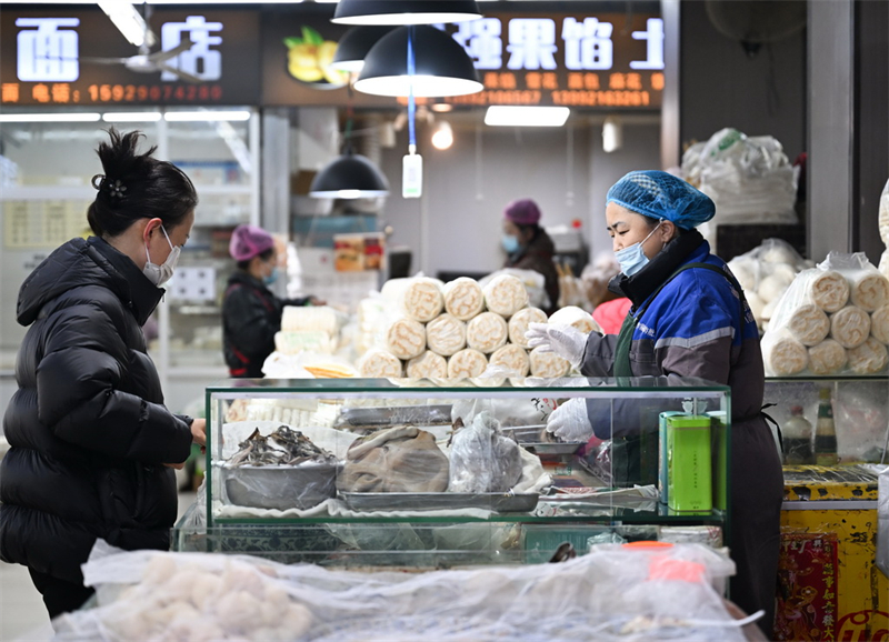 Shaanxi : les marchés de Yan'an préparent un approvisionnement suffisant pour la Fête du Printemps