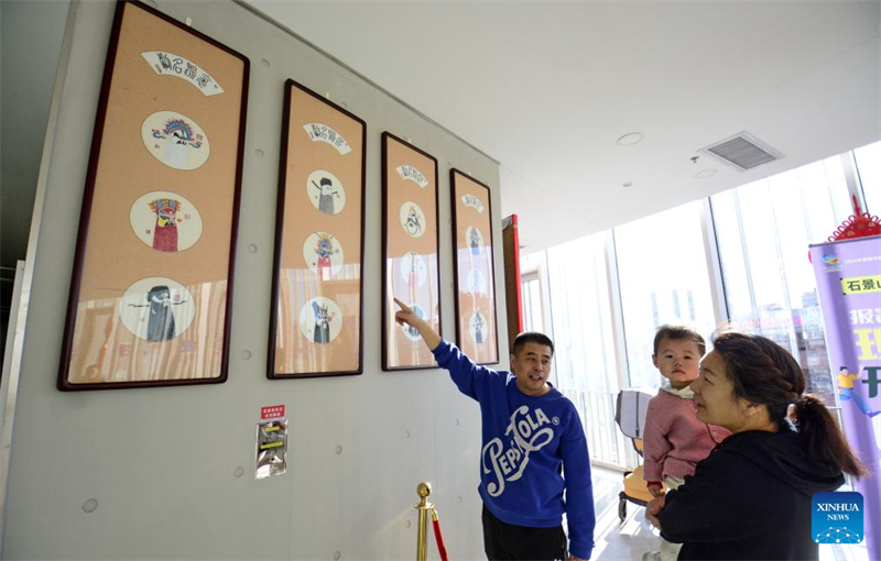 Un héritier du patrimoine culturel intangible fait perdurer la peinture de maquillage facial de l'opéra de Beijing