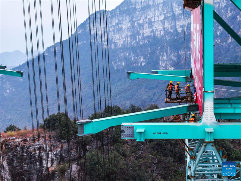 Guizhou : la fermeture du pont sur le Grand canyon de Huajiang bientôt terminée